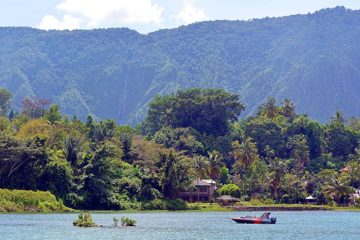 Pulau Samosir di Danau Toba. 