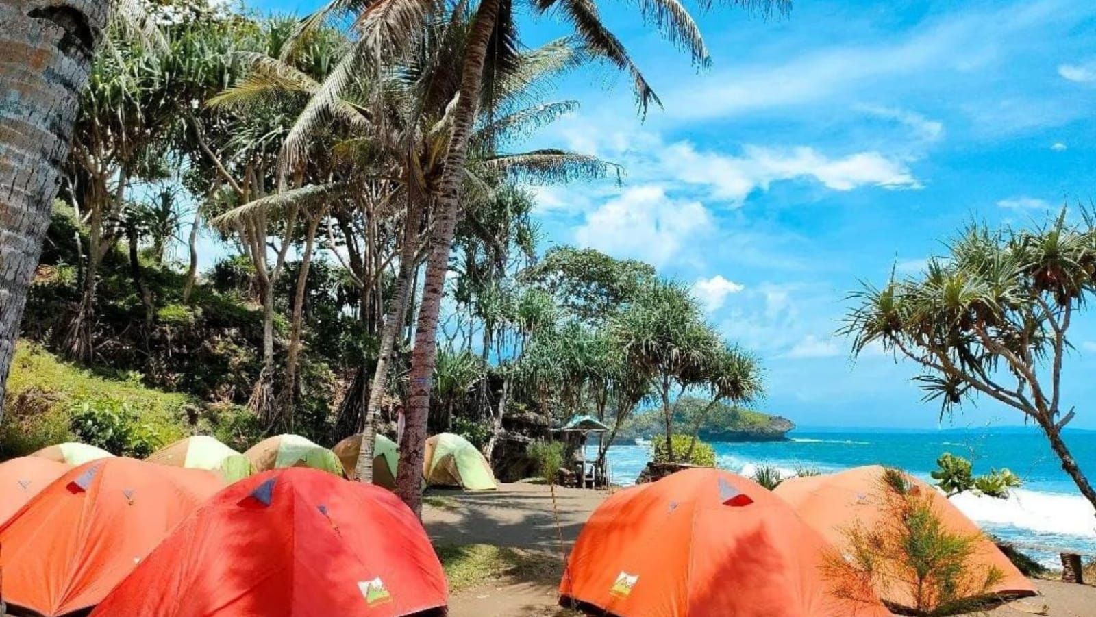 Salah satu spot camping area yang terletak di Pantai Madasari Pangandaran