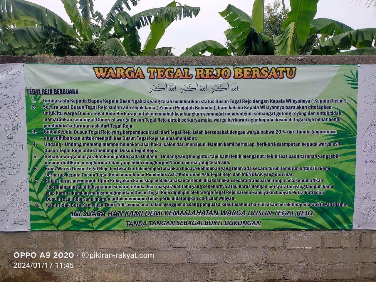 Foto. Baliho pernyataan tegas Warga Dusun Tegalrejo, Desa Ngablak - Kabupaten Kediri menolak Kepala Dusun yang baru