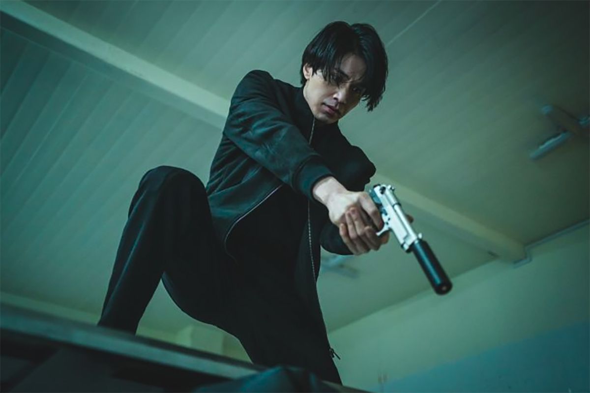 Lee Dong-wook sebagai Jeong Jinman  tidak kalah “sangar” saat tampil melawan musuh di sejumlah adegan “A Shop For Killers”.
