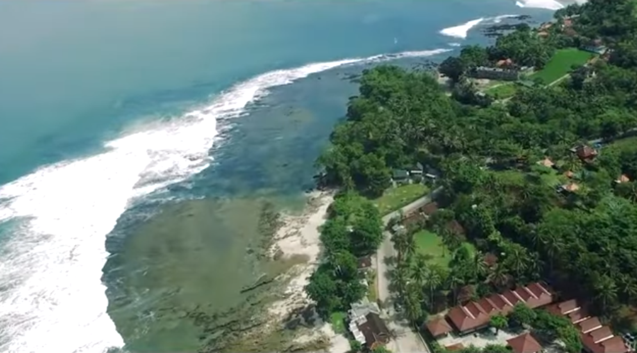 Pantai Rancabuaya populer setelah menjadi lokasi syuting film "Perahu Kertas".