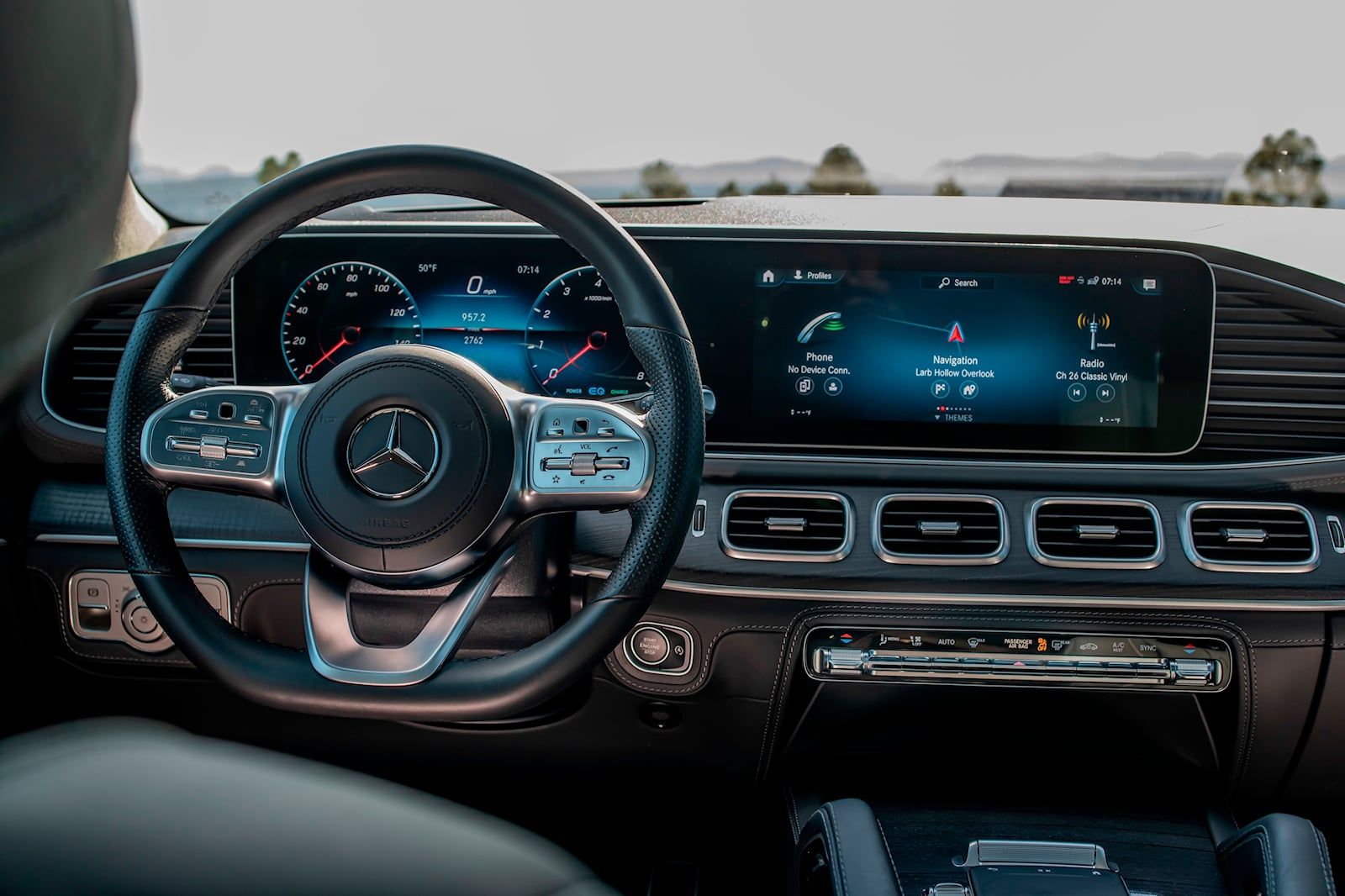 Interior kabin Mercedes Benz GLS 2024.