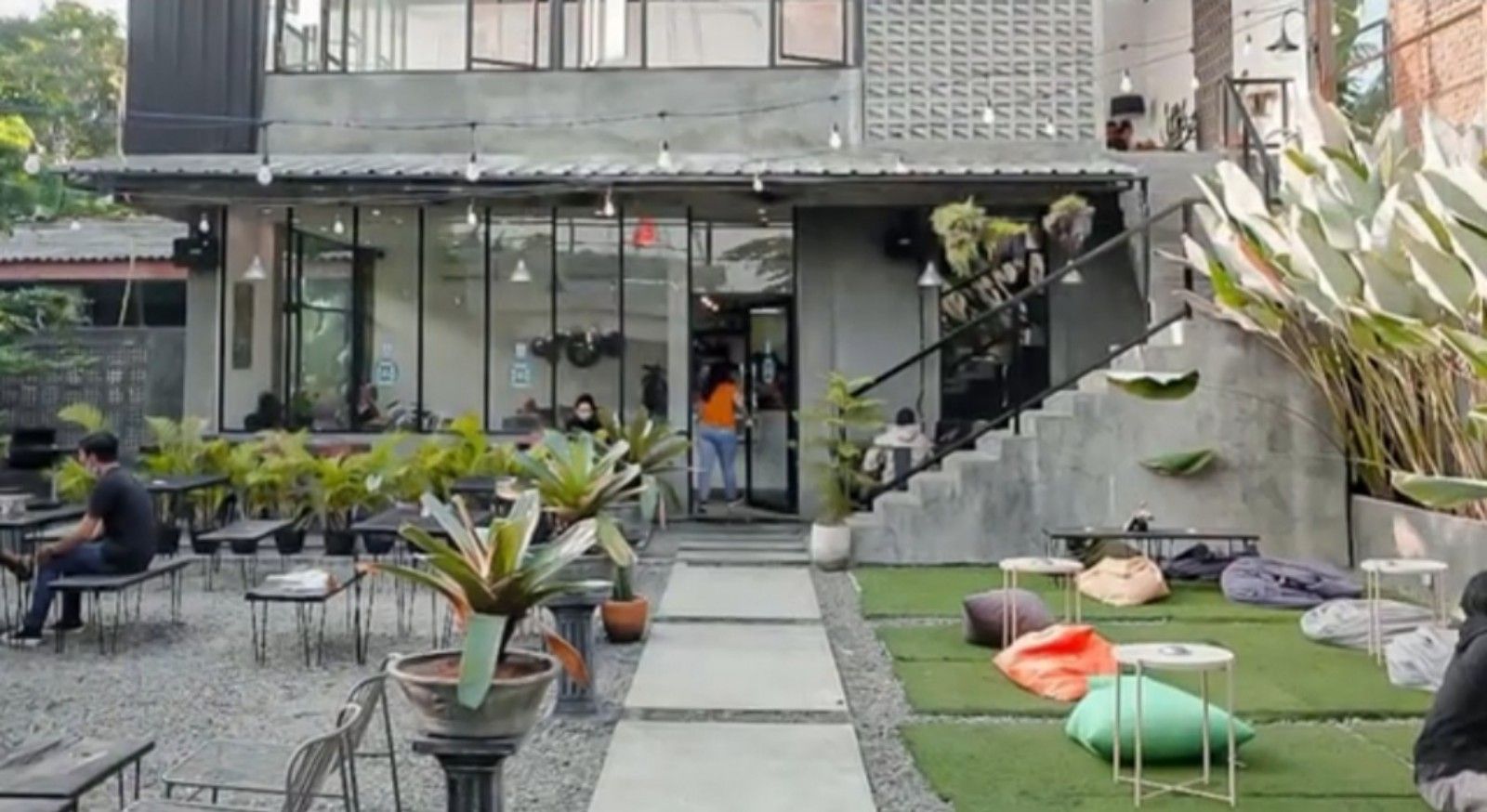 Box Koffies, resto dan cafe di Ciledug Kota Tangerang Banten/tangkapan layar YouTube/channel Ocktailin