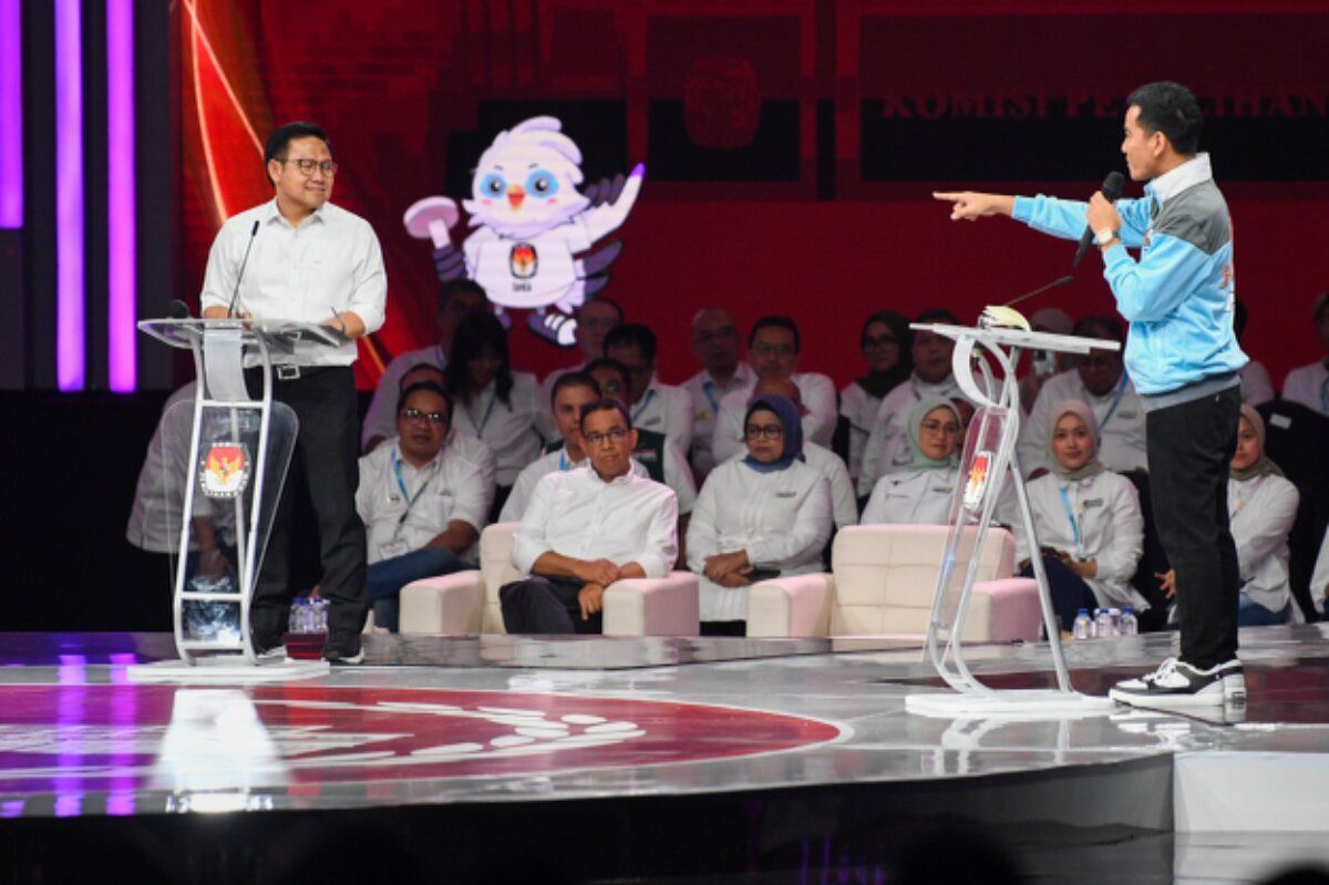 Cawapres Gibran Rakabuming Raka dan Cawapres Muhaimin Iskandar di acara debat 