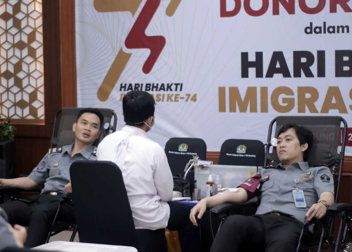 Sejumlah ASN pada Imigrasi Bandung saat mengikuti donor darah