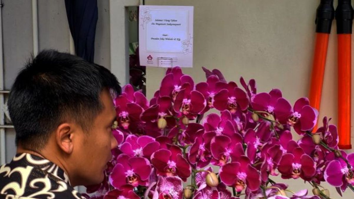 Presiden Jokowi Kirim Karangan Bunga Warna Ungu di HUT ke-77 Megawati, Ini Maknanya