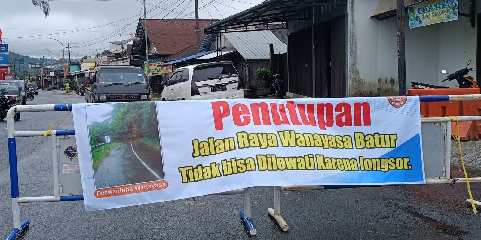 Jalur Wanayasa -Batur ditutup pada Selasa 23 Januari 2024 karena ada longsor di Tanjakan Sikelir kecamatan Wanayasa kabupaten Banjarnegara