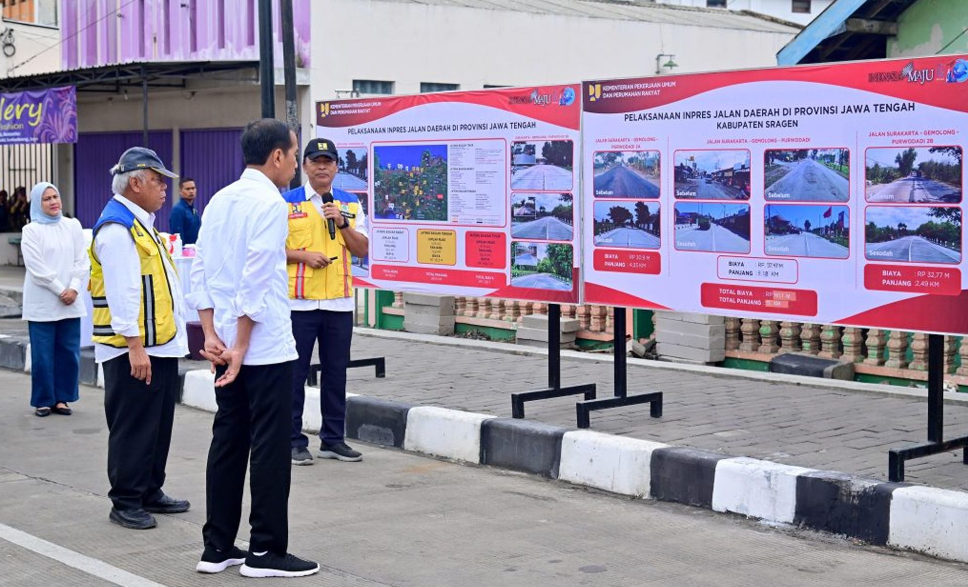 Presiden Jokowi meninjau ruas Jalan Surakarta-Gemolong (Sragen)-Purwodadi di Desa Ngandul, Kabupaten Sragen, Jawa Tengah, Selasa 23 Januari 2024