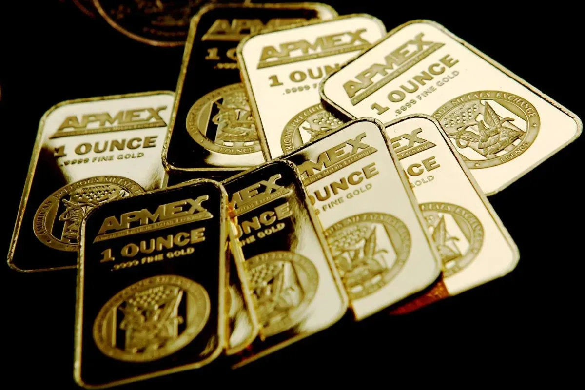 Ilustrasi-Batangan emas lantak dari Bursa Logam Mulia Amerika (APMEX) di New York./FOTO REUTERS/Mike Segar