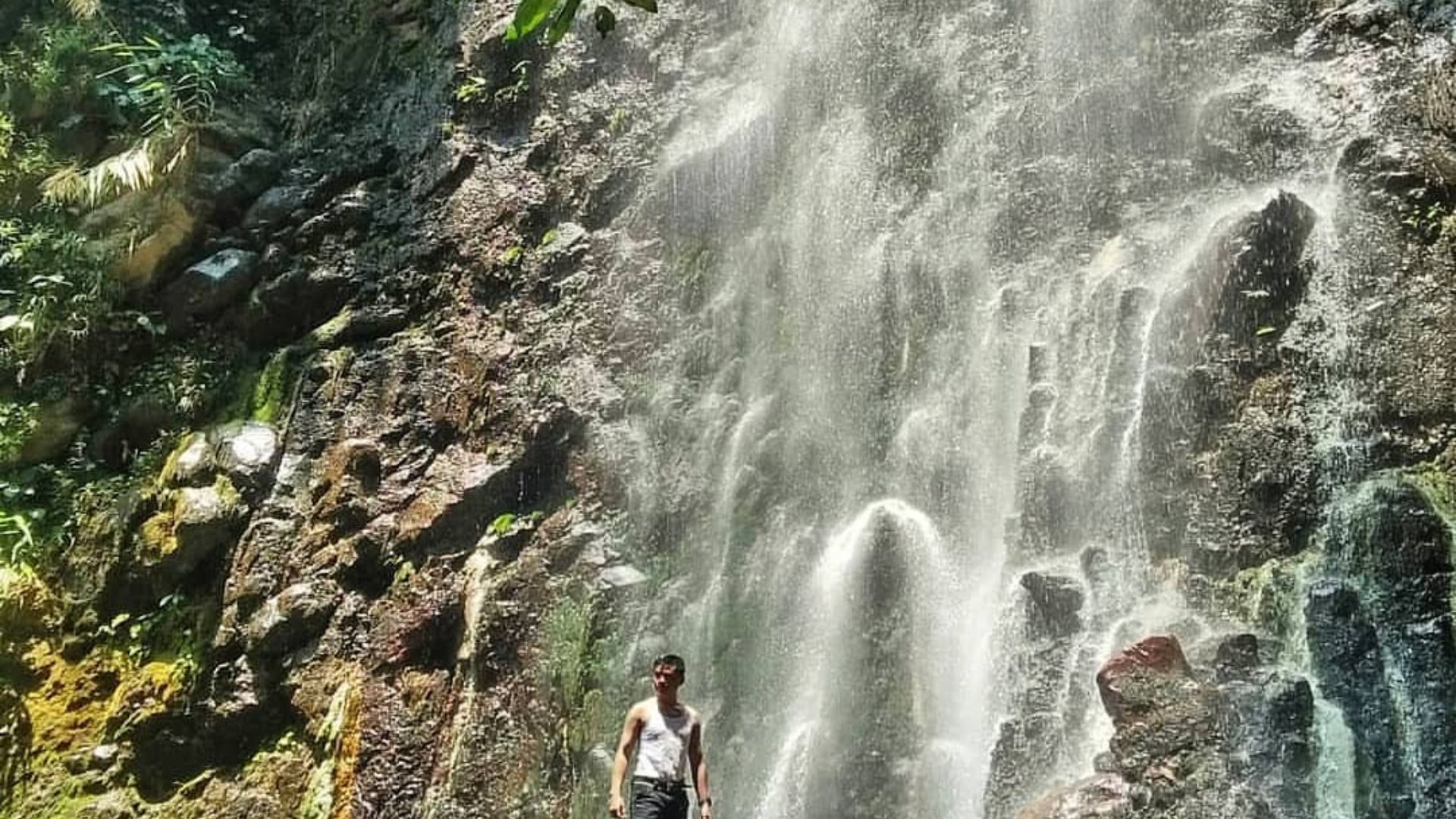 Menikmati wisata alam Tasikmalaya, Curug Badak Batu Hanoman.