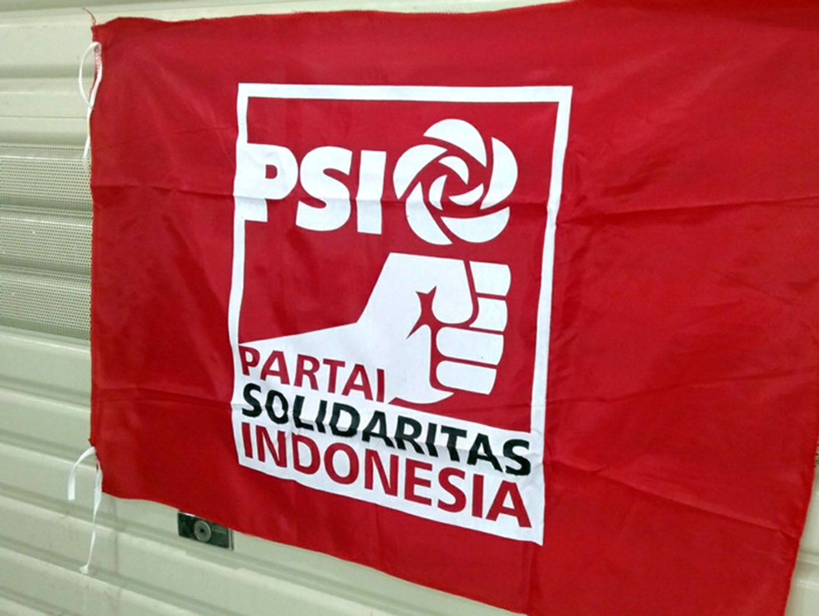 Bendera Partai Solidaritas Indonesia (PSI).