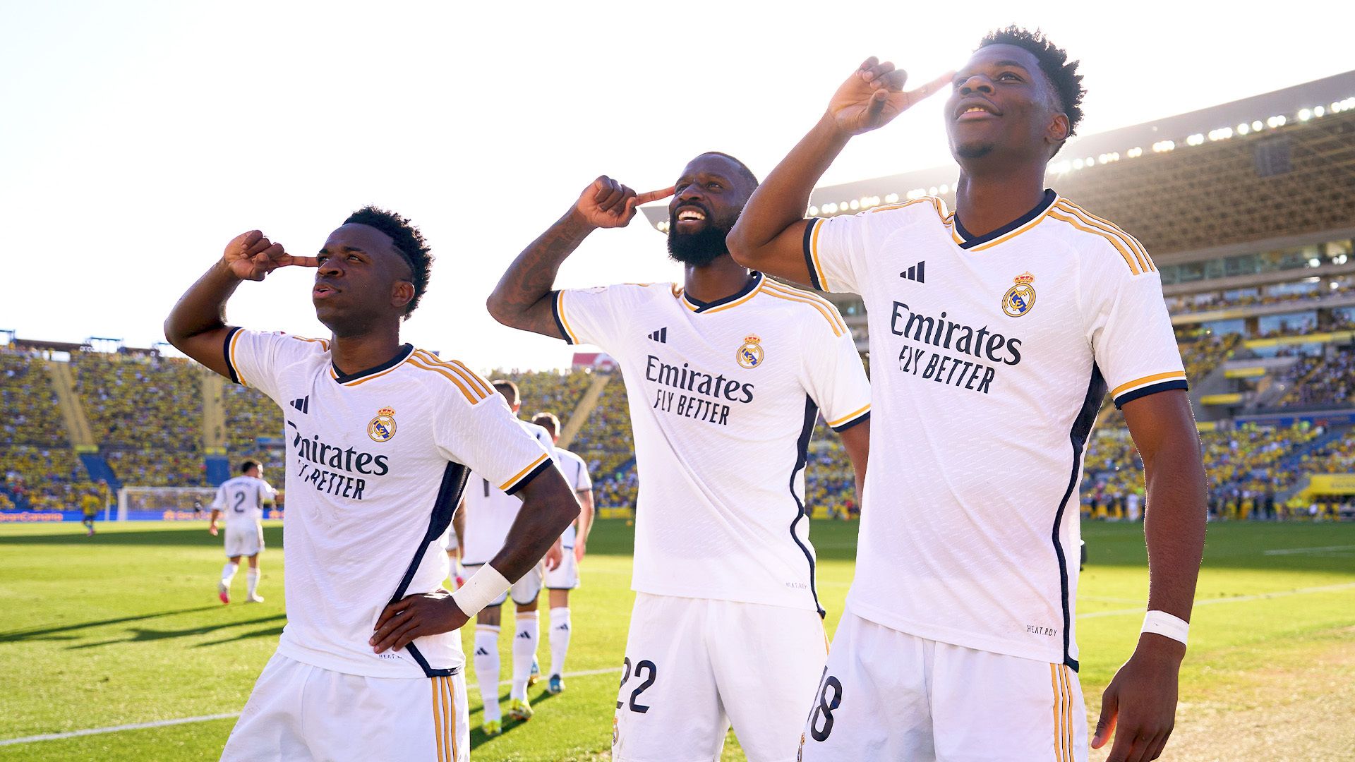 Vinicius Junior dan Aurelien Tchouameni masing-masing mencetak 1 gol dalam kemenangan Madrid 2-1 dari Las Palmas.