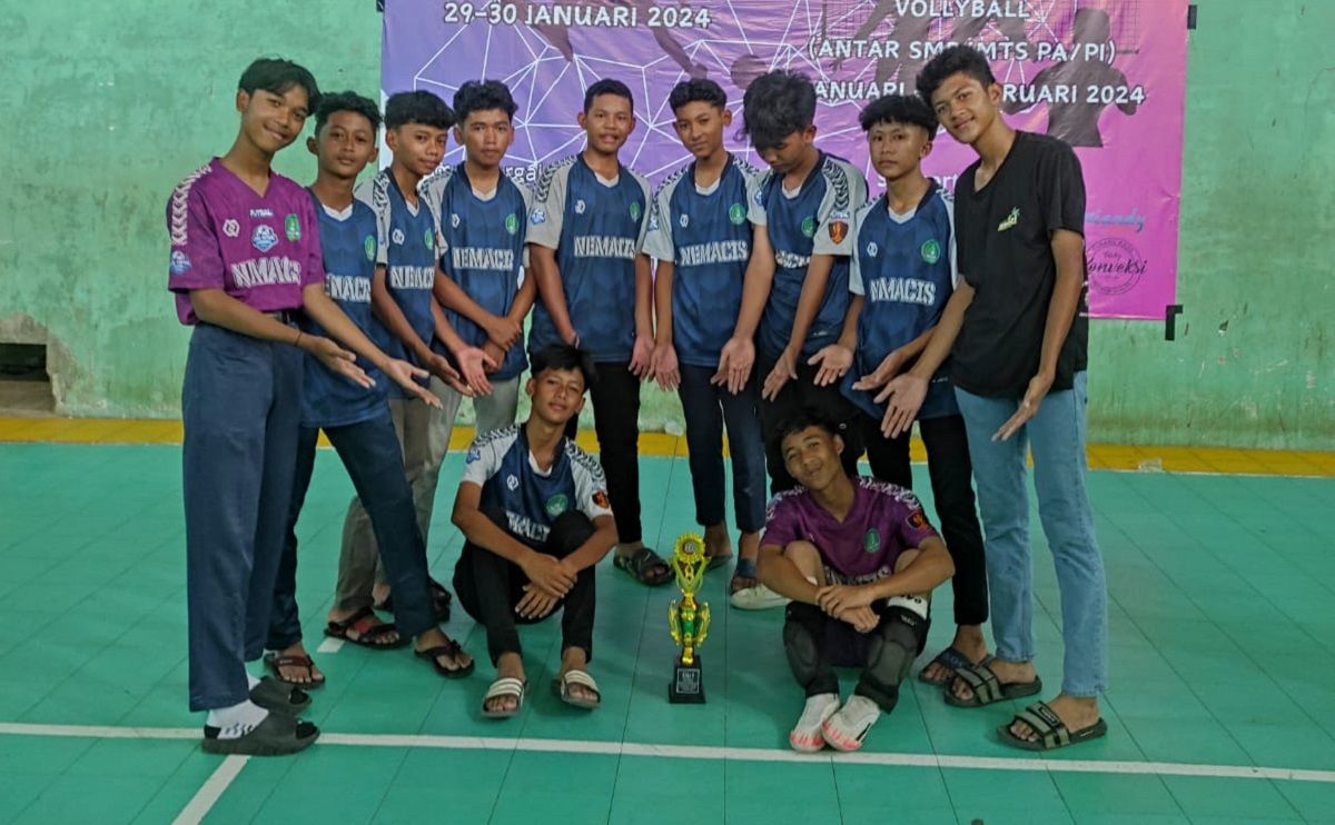 Tim Futsal MTsN 5 Ciamis meraih juara 2 cabang perlombaan futsal dalam event Gebyar MA Margajaya 2024.*/kabar-priangan.com/Dok. MA Margajaya