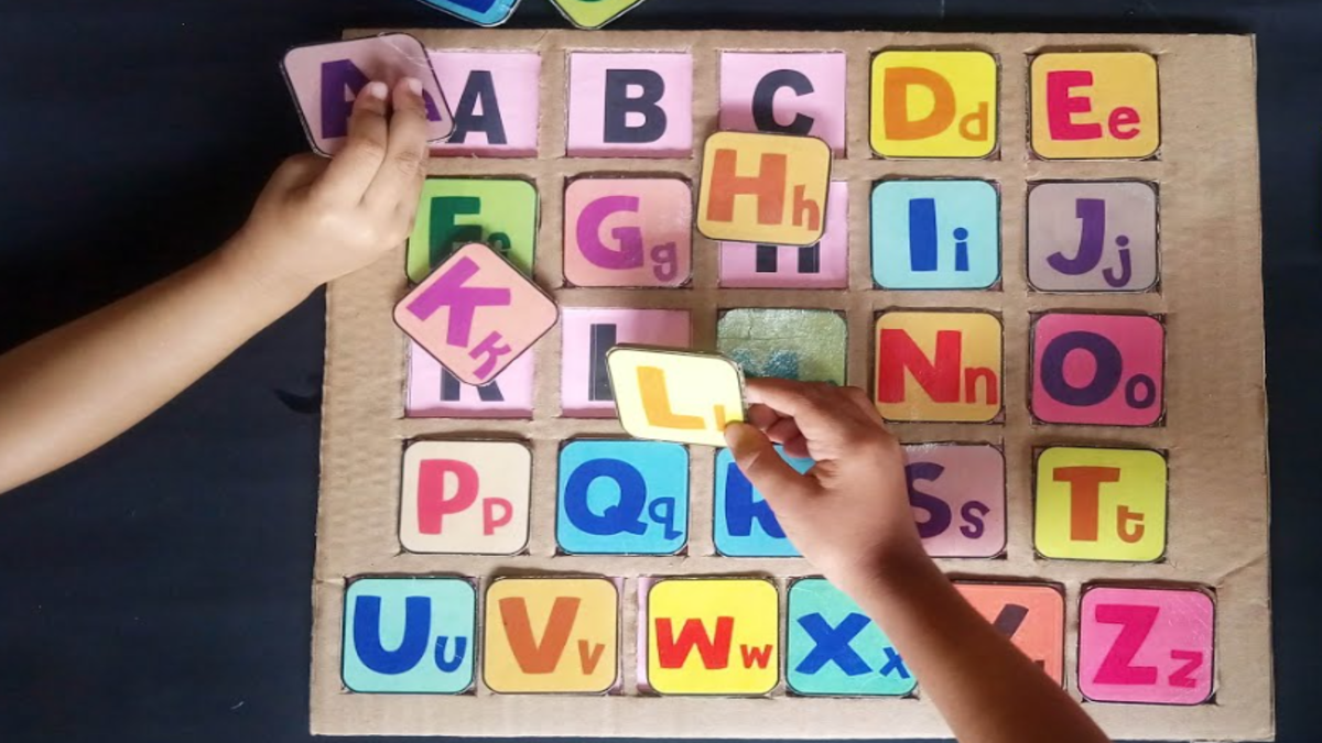 Kotak Belajar Puzzle ABC
