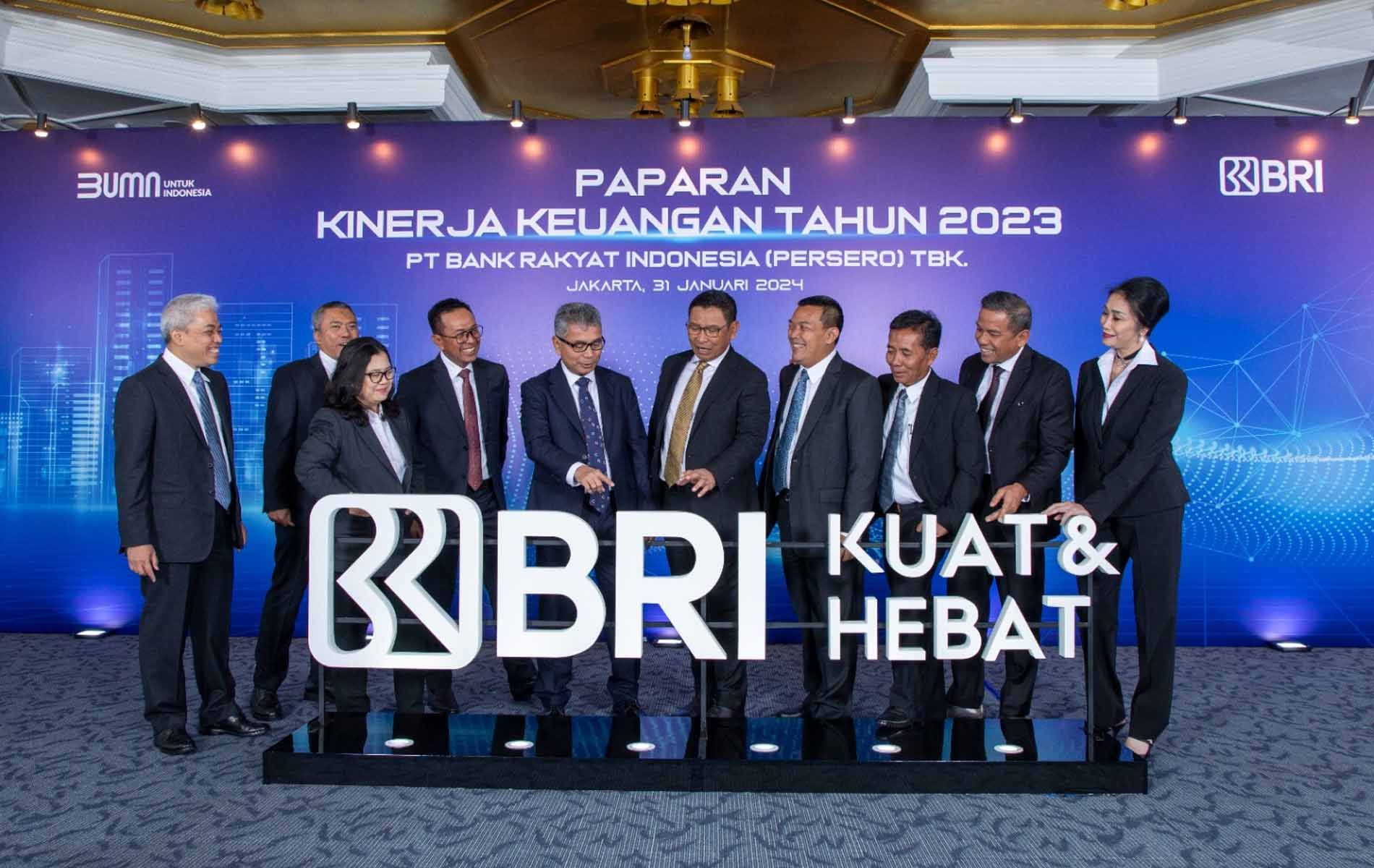 Jajaran Direksi BRI pada Kegiatan Pemaparan Kinerja Keuangan Tahun 2023 di Jakarta