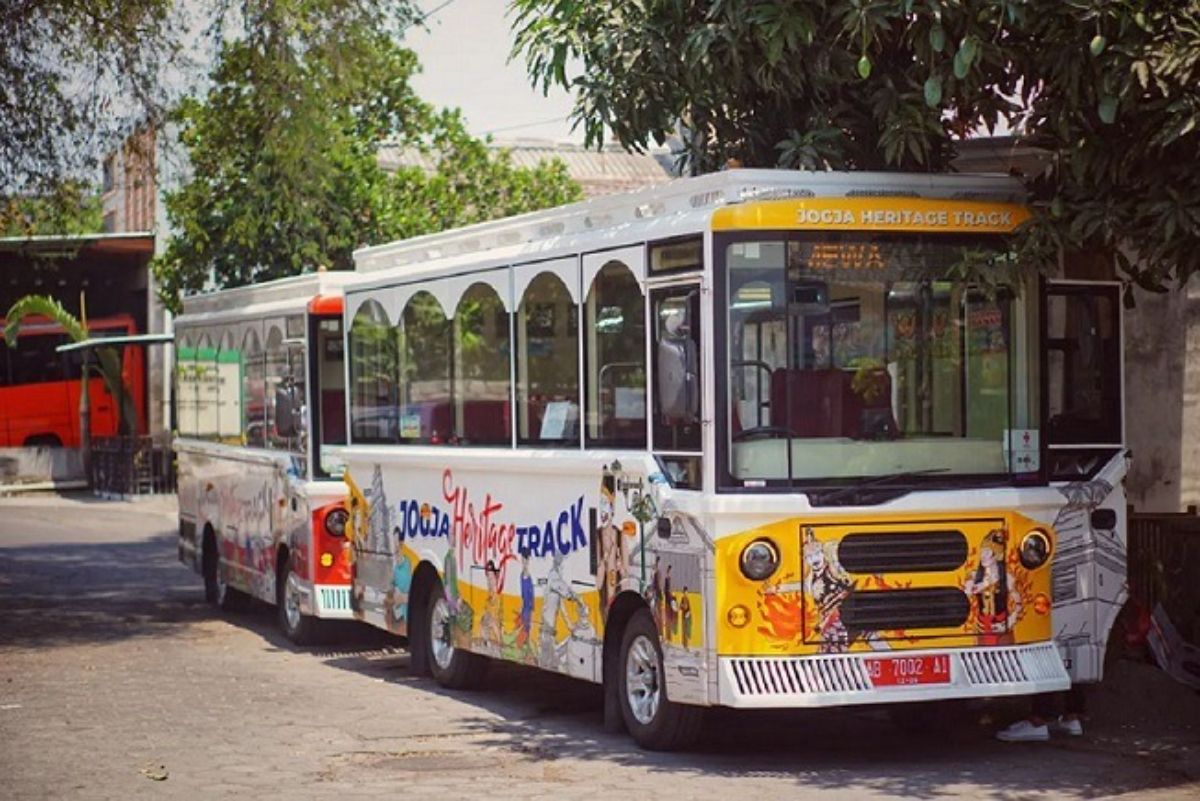 Bus JHT ini akan membawa wisatawan memanjakan mata dan memberikan pengalaman seru menjelajahi jalur sumbu filosofi