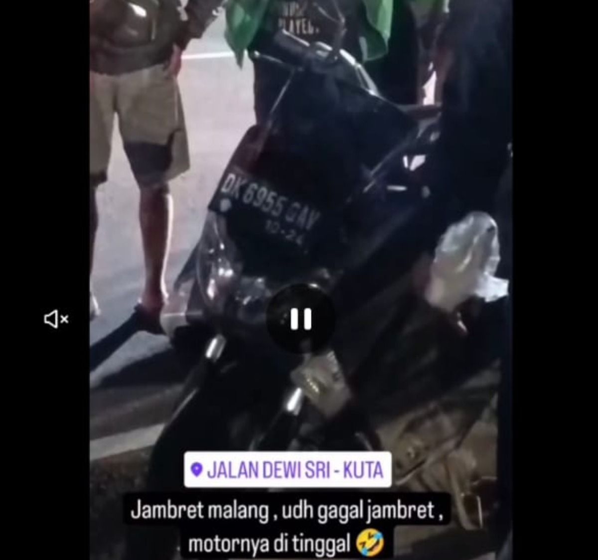 Pelaku percobaan jambret kabur tinggalkan sepeda motor di depan Mie Gacoan Dewi Sri Kuta Bali, Kamis 1 Februari 2024