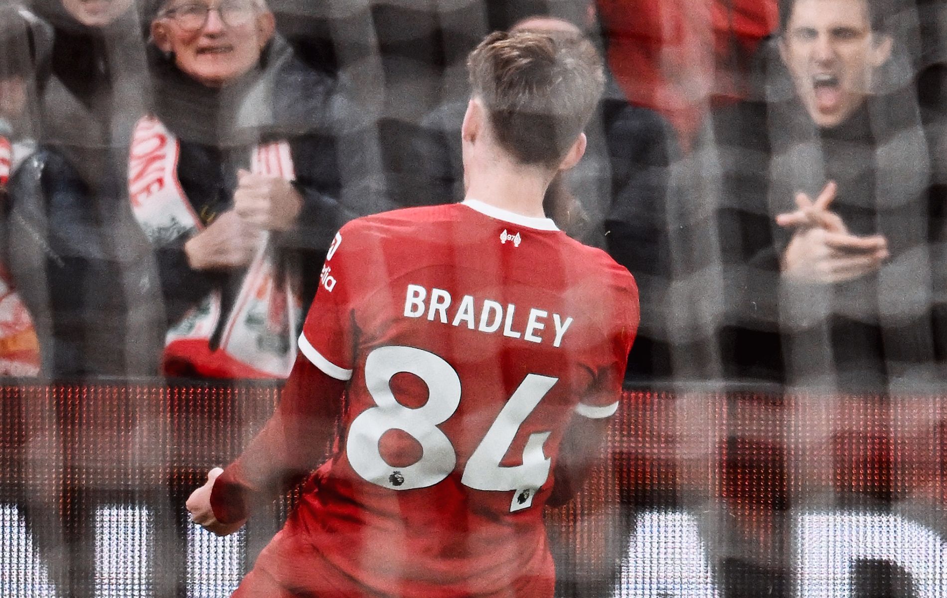 Conor Bradley, pemain berusia 20 tahun ini mencetak satu gol debut dan memberikan dua assist dalam penampilan sensasional menghadapi Chelsea