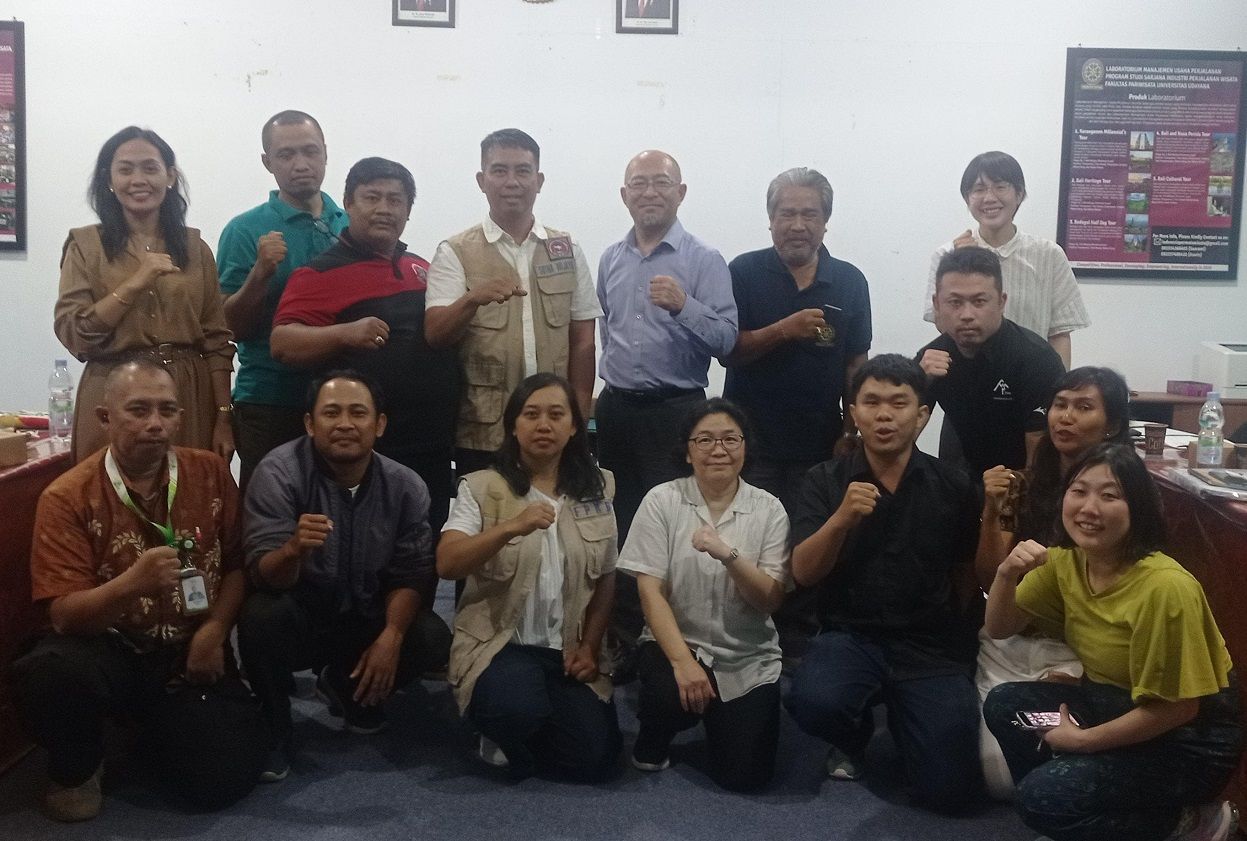 Forum PRB Provinsi Bali,UNUD dan MFRI melakukan pembahasan kerjasama kemitraan proyek sosialisasi kesiapsiagaan bencana gunung api dilereng gunung agung Karangasem Bali Jumat 2 Februari 2024.