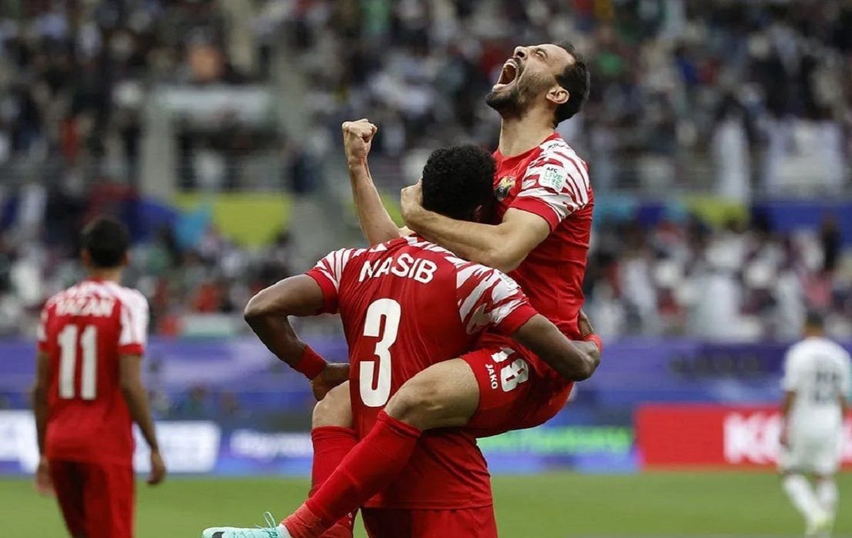 Arsip - Pemain Yordania merayakan gol kedua timnya pada pertandingan lawan Irak di Stadion Internasional Khalifa di Doha, Qatar
