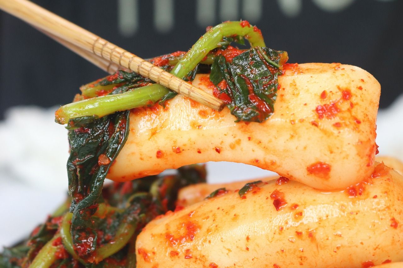 Studi terbaru mengatakan kimchi efektif menurunkan berat badan. 