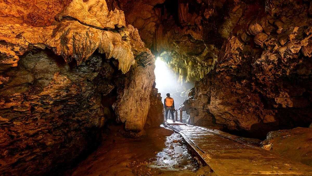 Kiskendo Cave