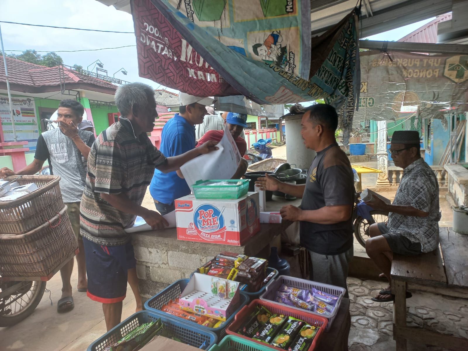 Blusukan Sosialisasikan Visi Misi dan Program, Rano Caleg DPRD Provinsi Bangka Belitung Daerah Pemilihan Bangka Selatan Disambut Hangat.