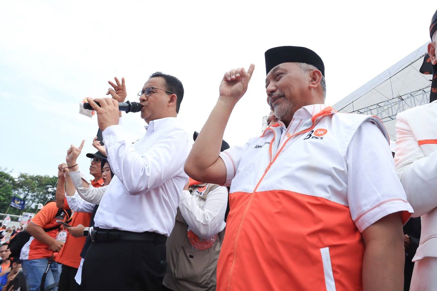 Capres Anies Baswedan (kiri) dan Presiden PKS, Ahmad Syaikhu (kanan).