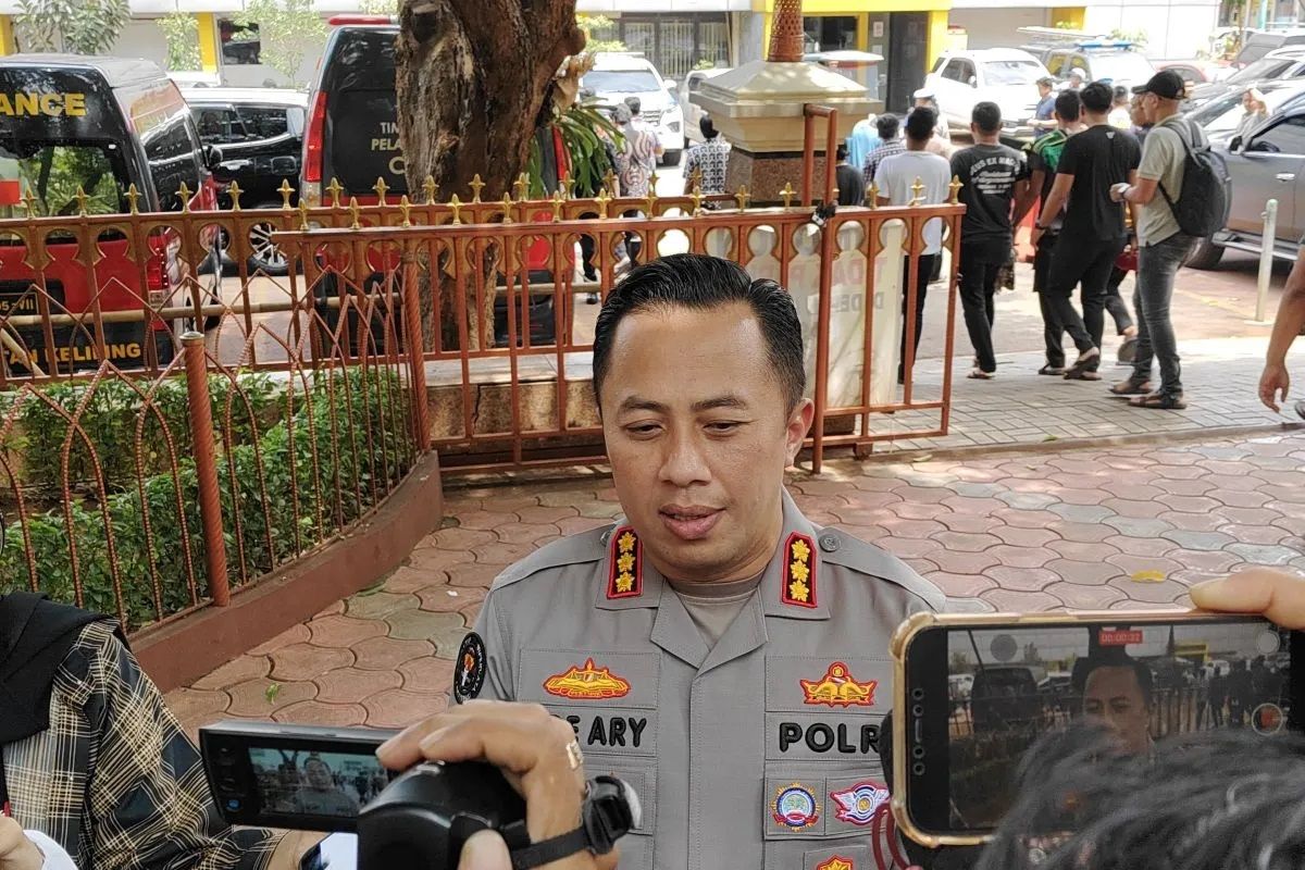 Kepala Bidang Humas Polda Metro Jaya, Kombes Pol Ade Ary Syam Indradi, saat diwawancarai di Jakarta
