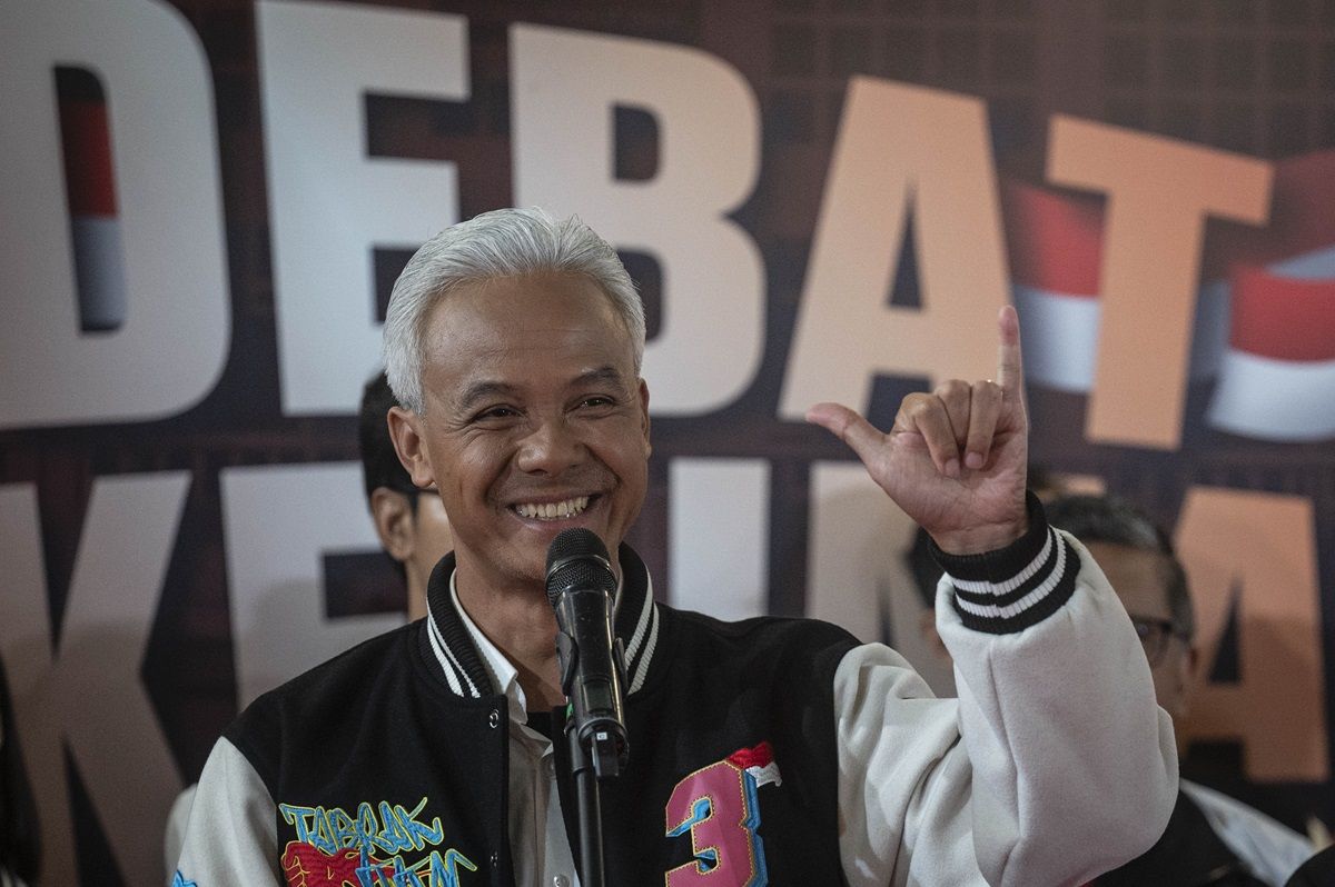 Calon presiden nomor urut 3 Ganjar Pranowo menyampaikan keterangan pers usai Debat Kelima Pilpres 2024 di Jakarta Convention Center (JCC), Senayan, Jakarta, Minggu (4/2/2024).
