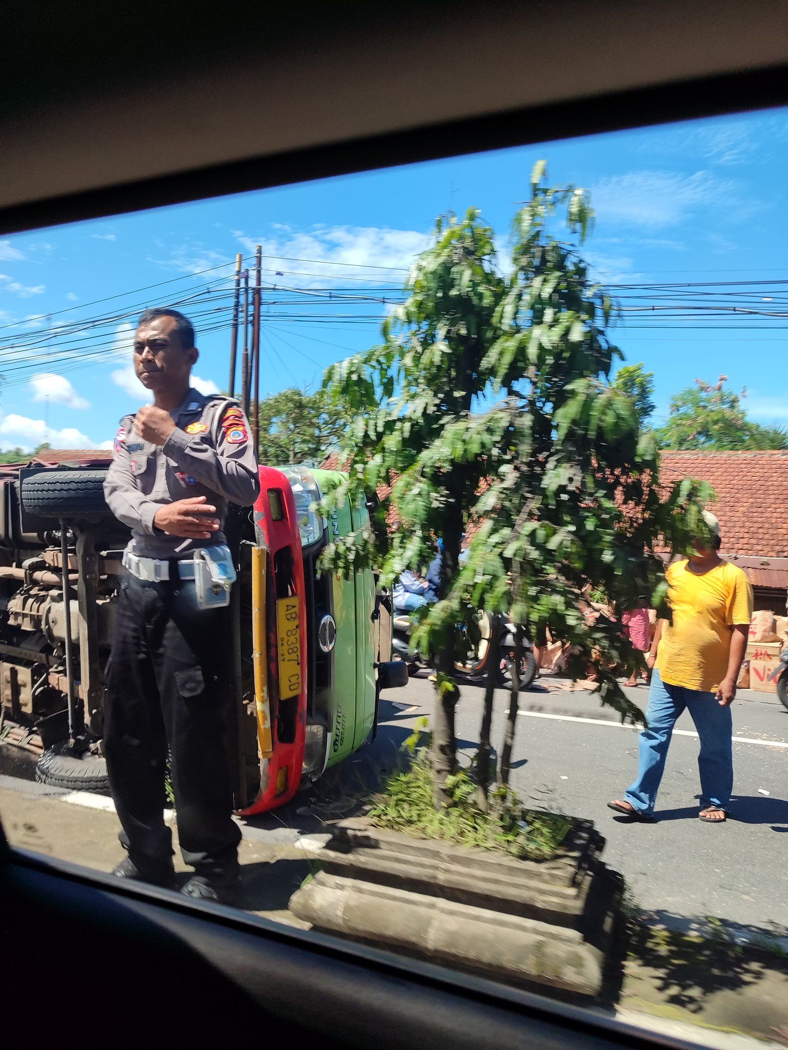 Breaking News: Terjadi Kecelakaan Lalu Lintas Di Jalan Magelang, Setelah SPBU Medari