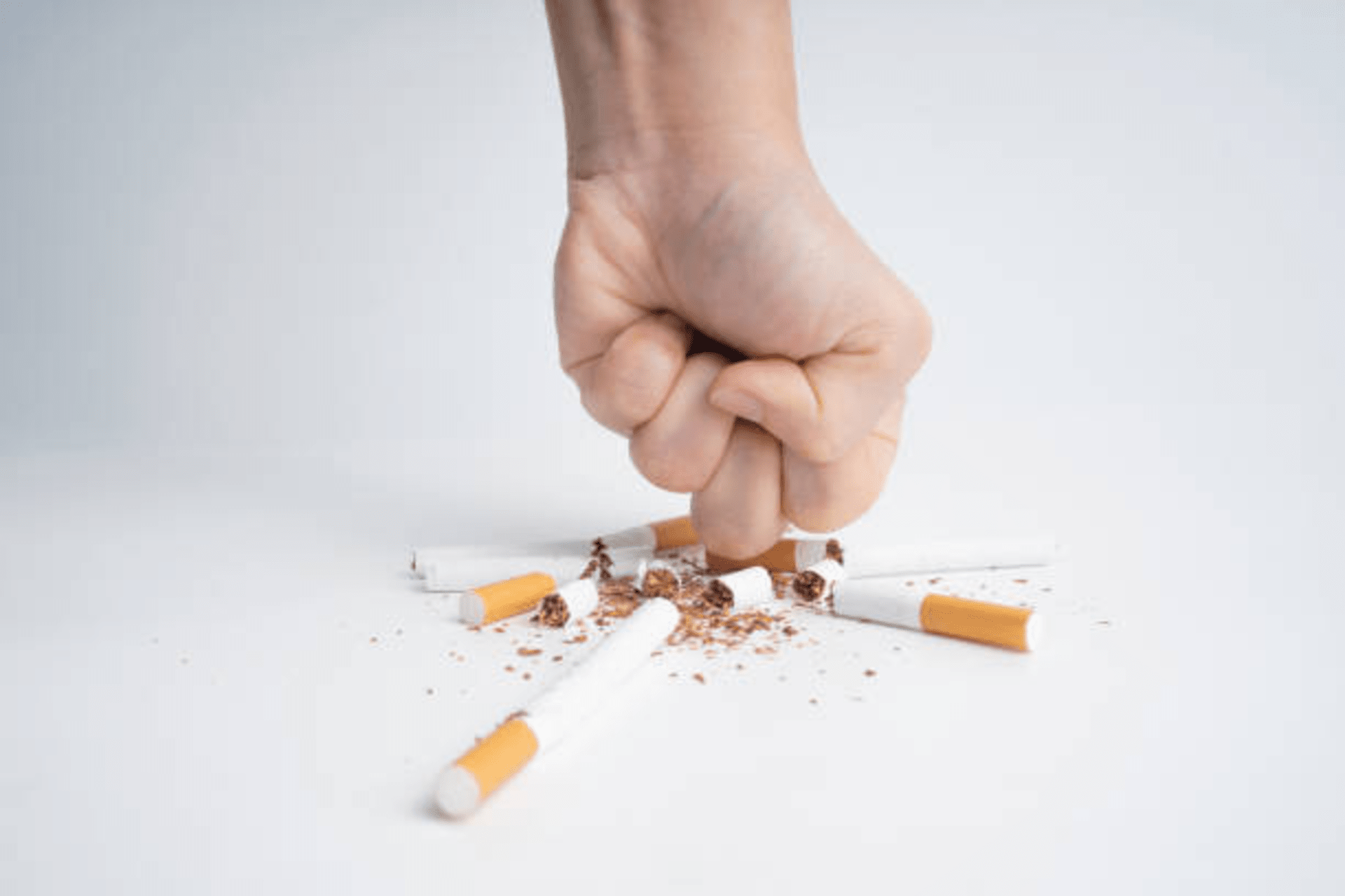 Inilah 6 tips berhenti merokok yang mudah dilakukan namun harus penuh kesabaran dan konsisten, salah satunya dengan mengunyah sesuatu