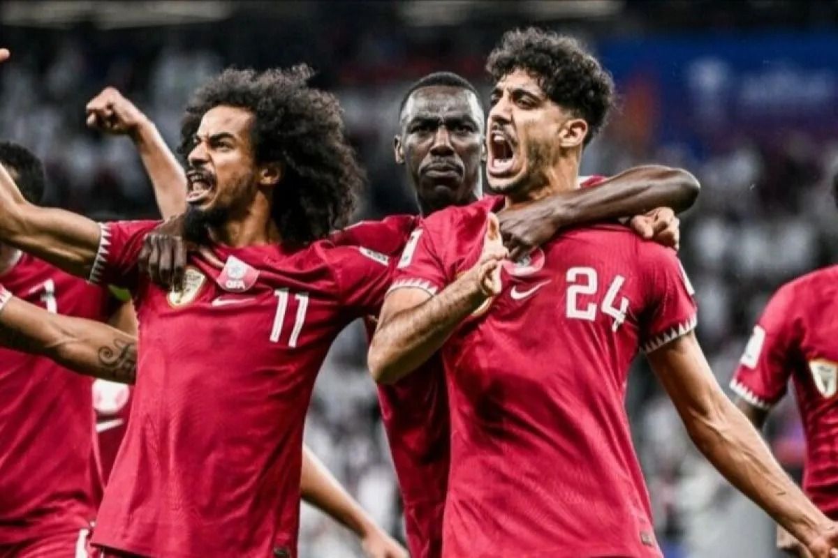 Selebrasi para pemain timnas Qatar setelah mencetak gol dalam pertandingan semifinal lawan Iran di Stadion Al Thumama