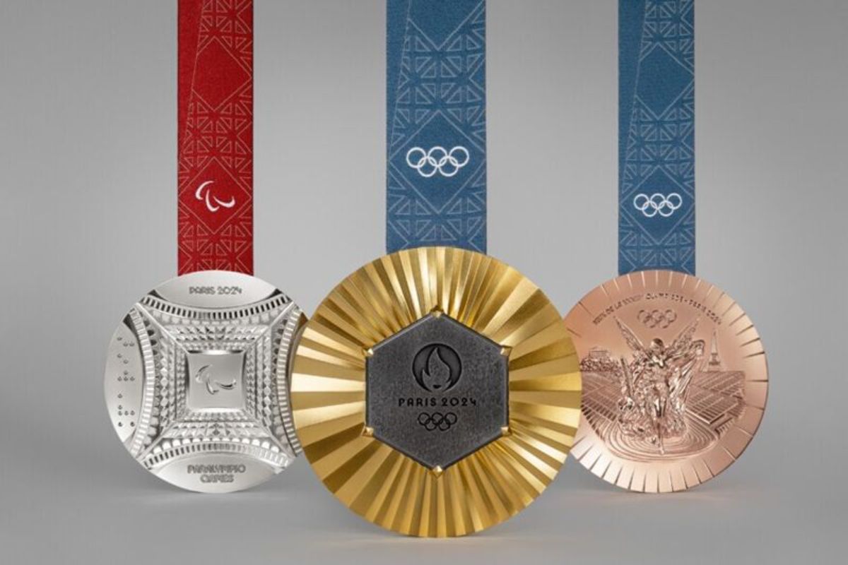 Medali Olimpiade Paris yang didesain oleh rumah perhiasan Chaumet.