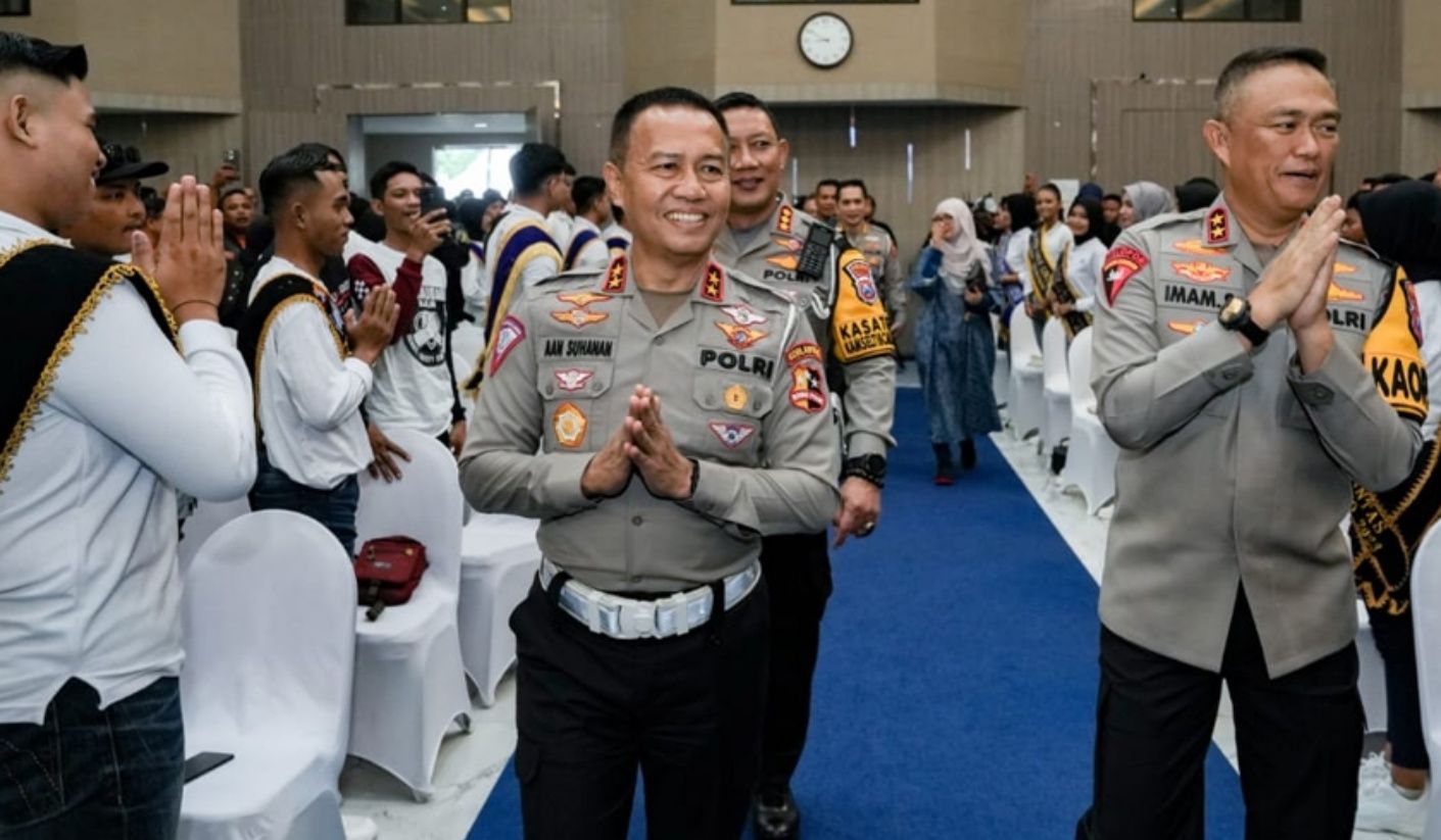 Kepala Korps Lalu Lintas (Kakorlantas) Polri Irjen Pol Aan Suhanan menghadiri acara Gebyar Keselamatan 2024 di Surabaya