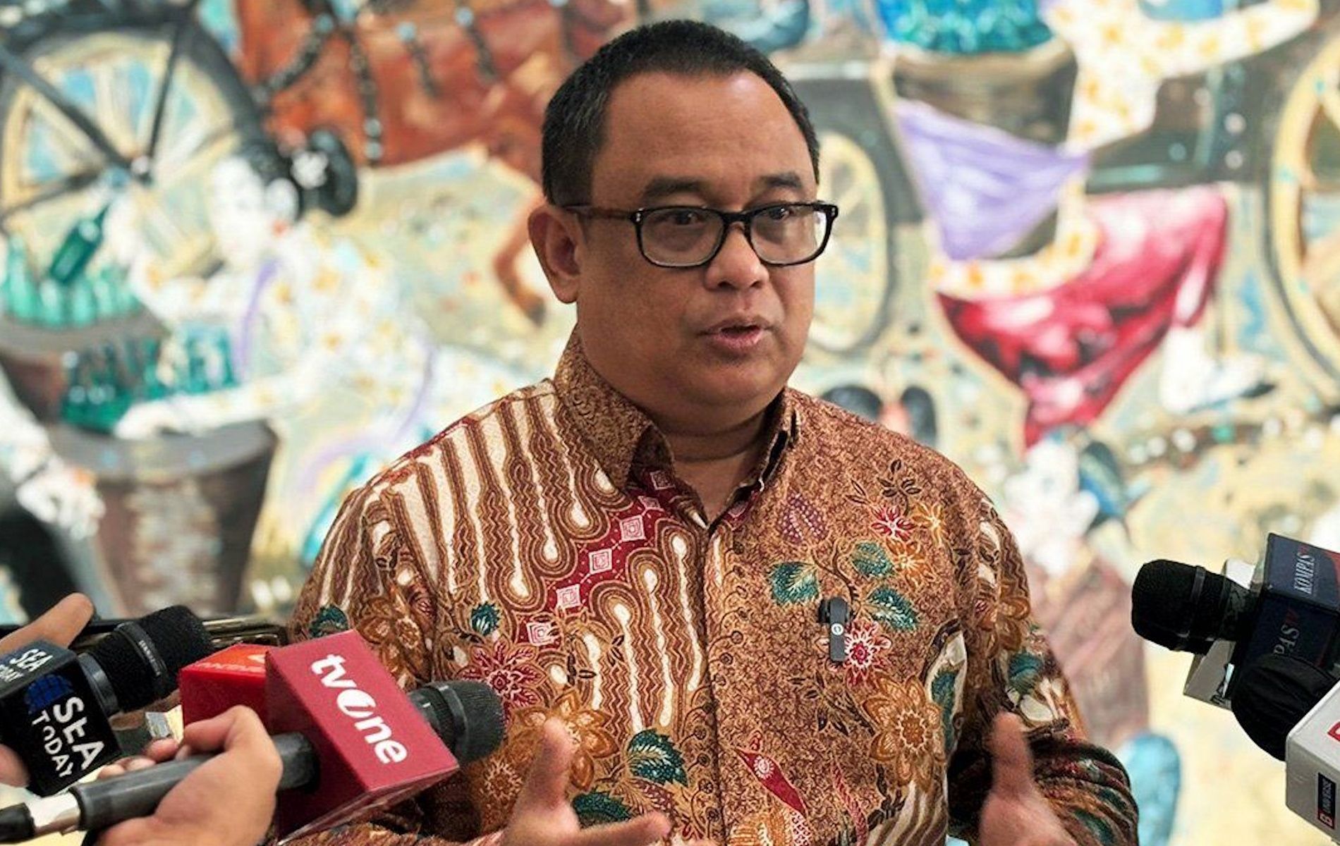 Koordinator Staf Khusus Presiden Ari Dwipayana memberikan keterangan kepada wartawan di Jakarta, Selasa (28/11/2023).