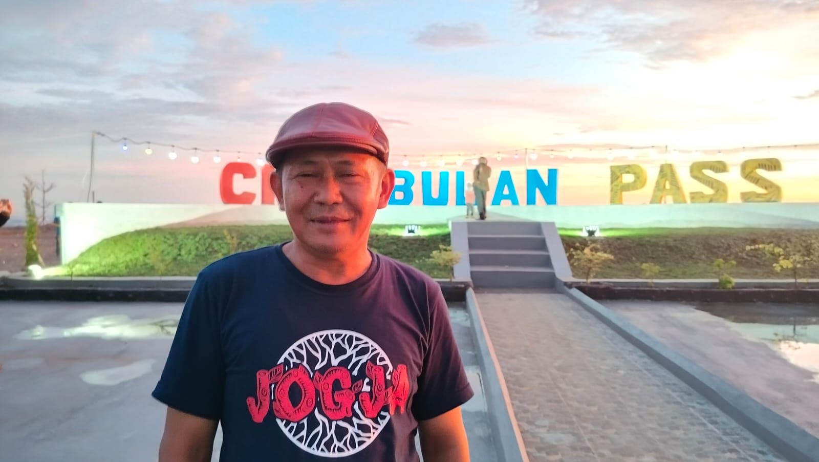 Tatang, pengunjung asal Kabupaten Subang di tempat wisata Cikembulan Pass Pangandaran.*/kabar-priangan.com/Kiki Masduki 