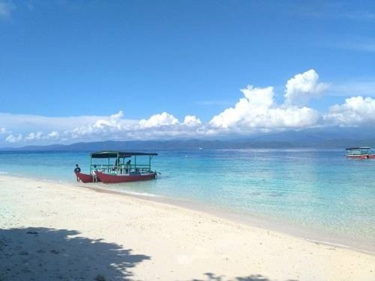Pantai Tanjung Karang di Kabupaten Donggala, Sulawesi Tengah