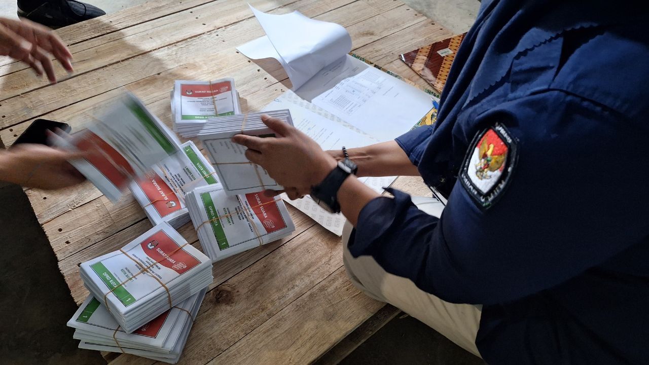Komisi Pemilihan Umum (KPU) Kota Batam memusnahkan sebanyak 7.148 lembar surat suara Pemilu 2024 yang diketahui rusak dan berlebih.