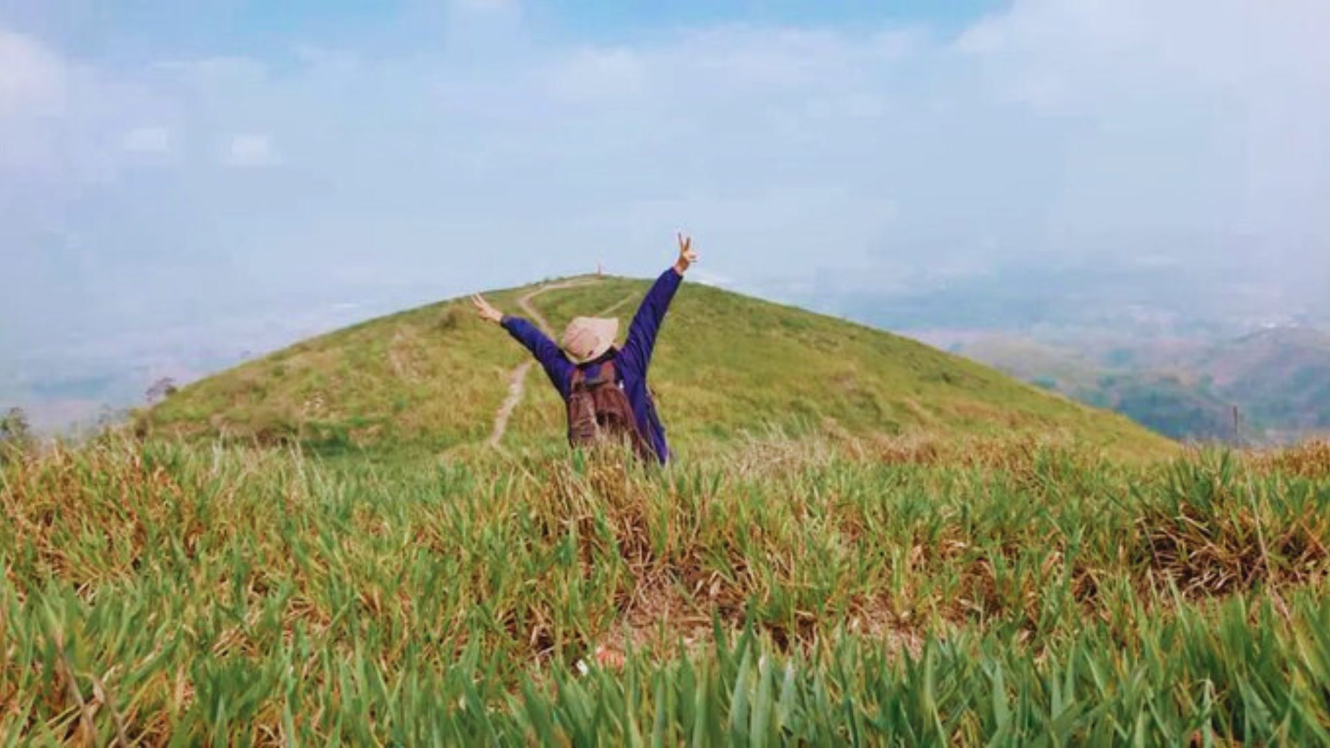 Wisata Alam Gunung Pangradinan Cikancung, Dengan Memiliki Sabana Nan ...