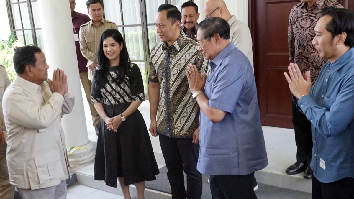 SBY dan keluarga menyambut hangat kedatangan capres nomor urut 2 Prabowo Subianto di Museum dan Galeri SBY-ANI, Pacitan, Jawa Timur pada Sabtu, 17 Februari 2024.