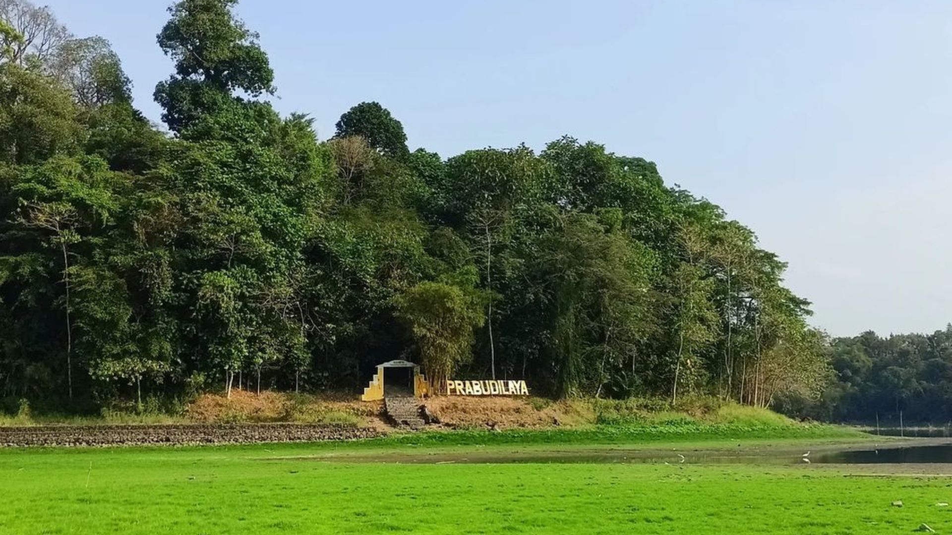 Titik lokasi makam Prabudilaya, berada di tengah Situ Gede./ Instagram/ ayis_supriadi