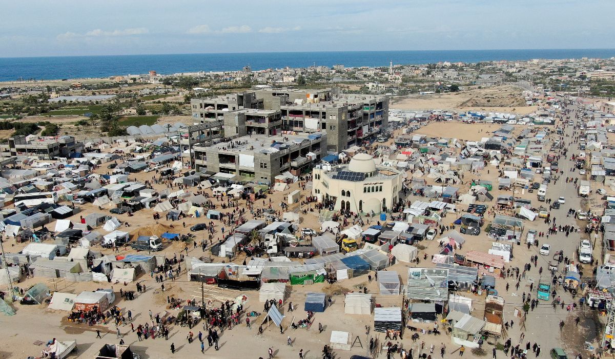 Pengungsi Palestina mencari perlindungan di Rafah di bagian selatan Jalur Gaza, 9 Desember 2023. 