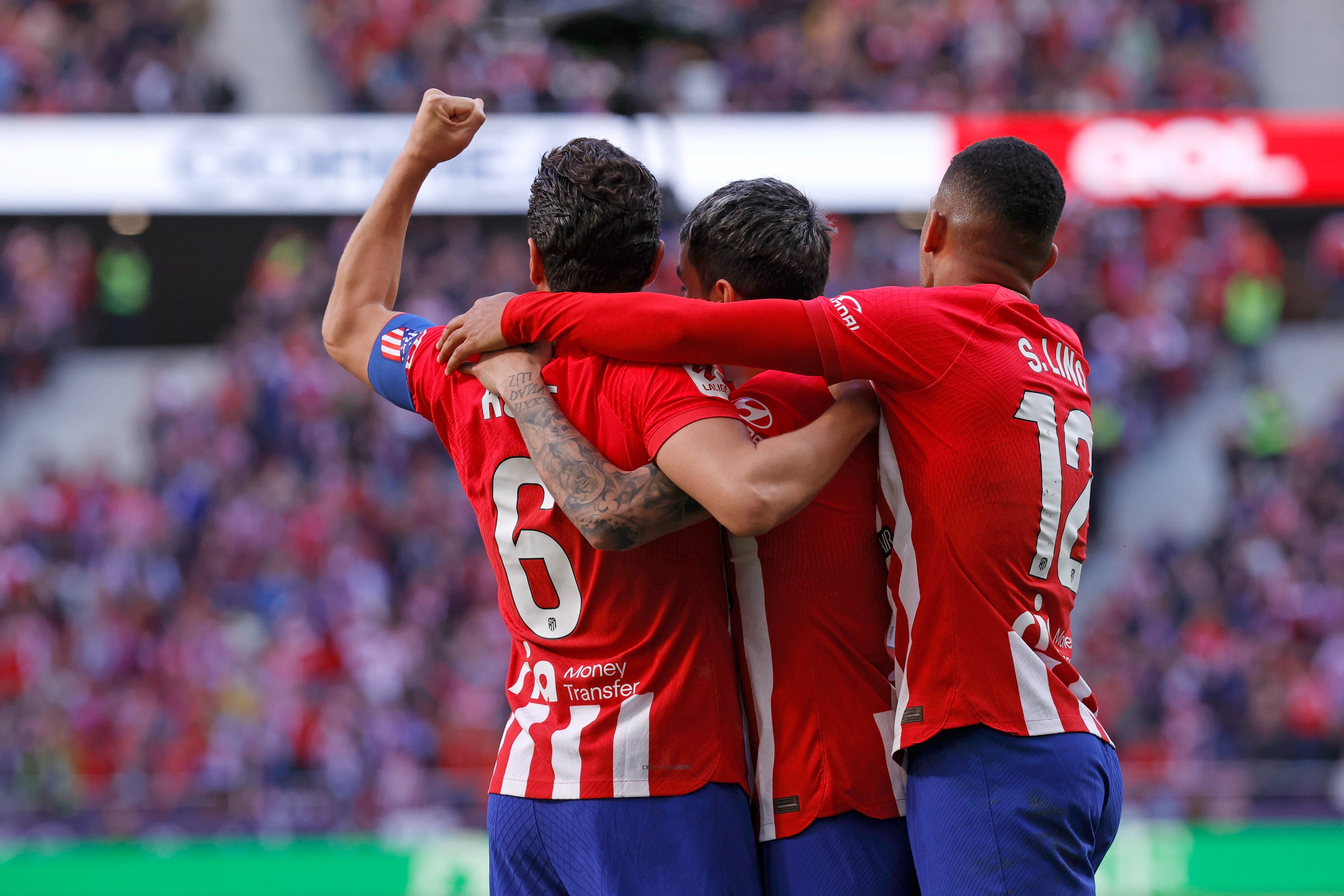 Pemain Atletico Madrid merayakan kemenangan 5-0 atas Las Palmas.