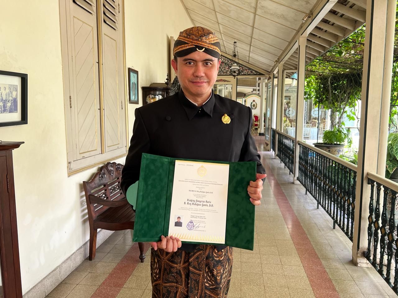 KRMH Roy Rahajasa Yamin mendapat kekancingan gelar KPH (Kanjeng Pangeran Haryo)