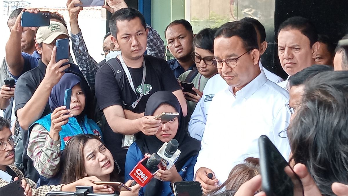 Anies Baswedan saat ditemui di Posko Tim Hukum Nasional Timnas AMIN, Mampang Square, Jakarta Selatan pada Selasa (20/2/2024).