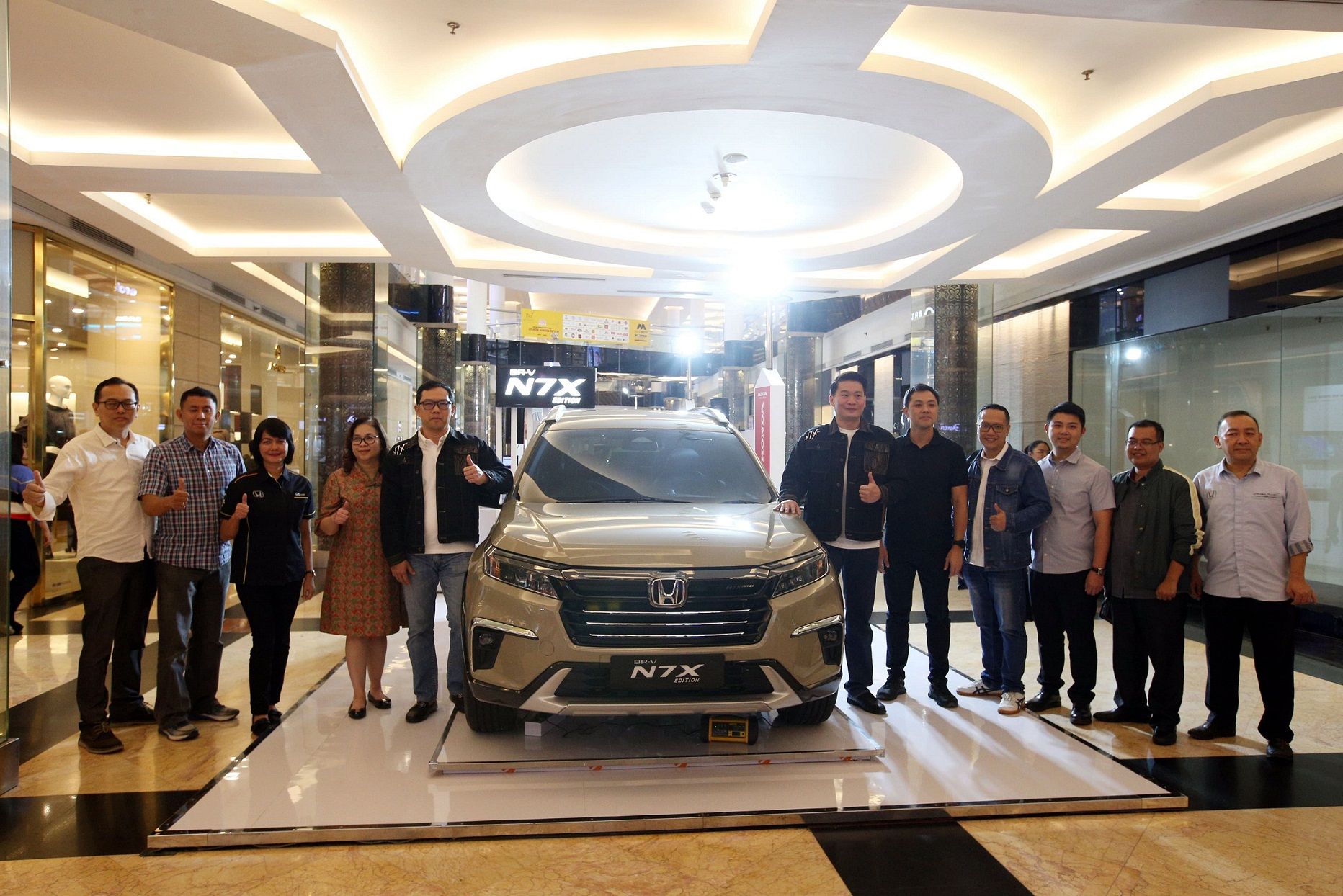 Para pimpinan diler mobil Honda Jawa Barat dan Banten menyambut kehadiran New Honda BR-V N7X Edition.*/ 