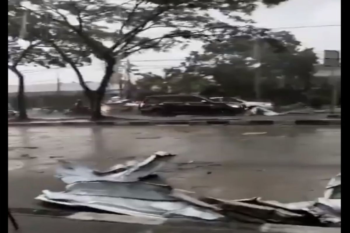 Screenshot video peristiwa Angin Puting Beliung / twitter/@Humairah
