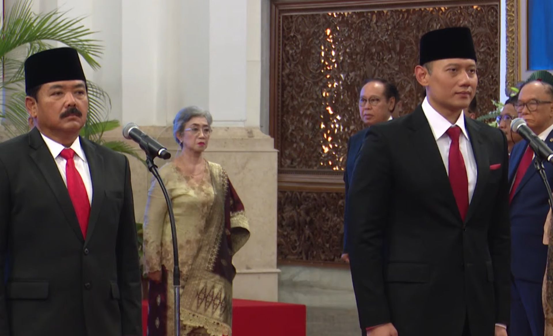 Presiden Jokowi Melantik Hadi Tjahjanto sebagai Menko Polhukam dan AHY sebagai Menteri ATR/BPN