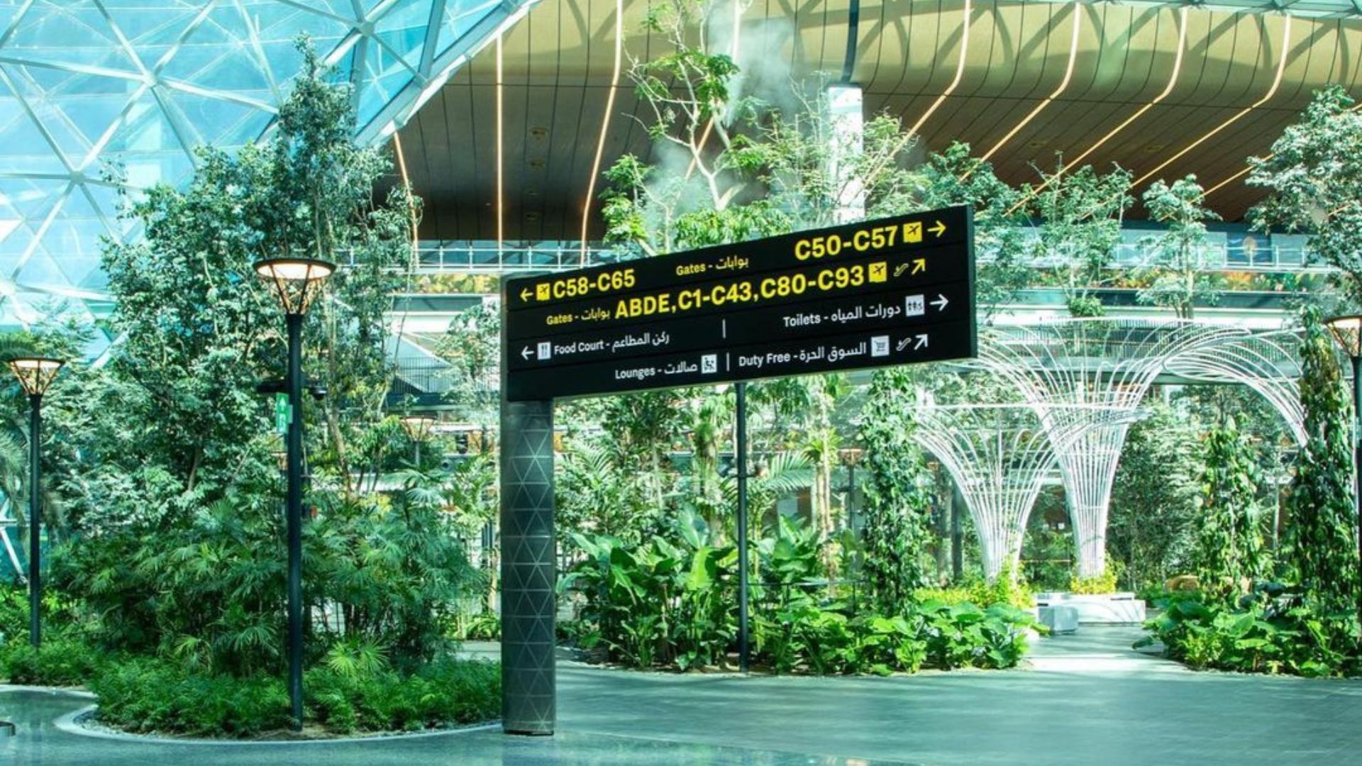 Jangan salah, ini bukan di Singapura, tetapi di Bandara  Hamad, Doha, Qatar. Nama tempatnya 'Orchard'/ Instagram/ hiaqatar
